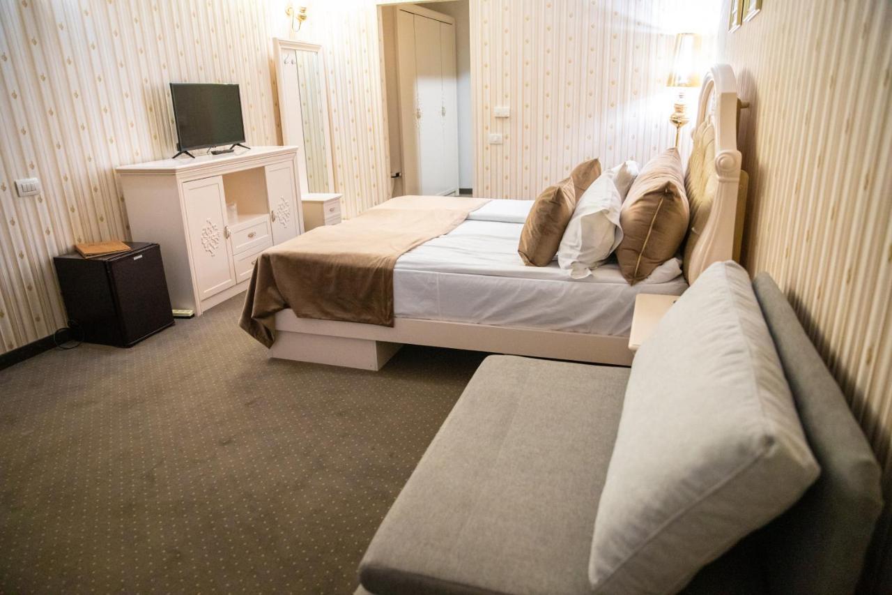 Hotel Carpathia Sinaia Bagian luar foto