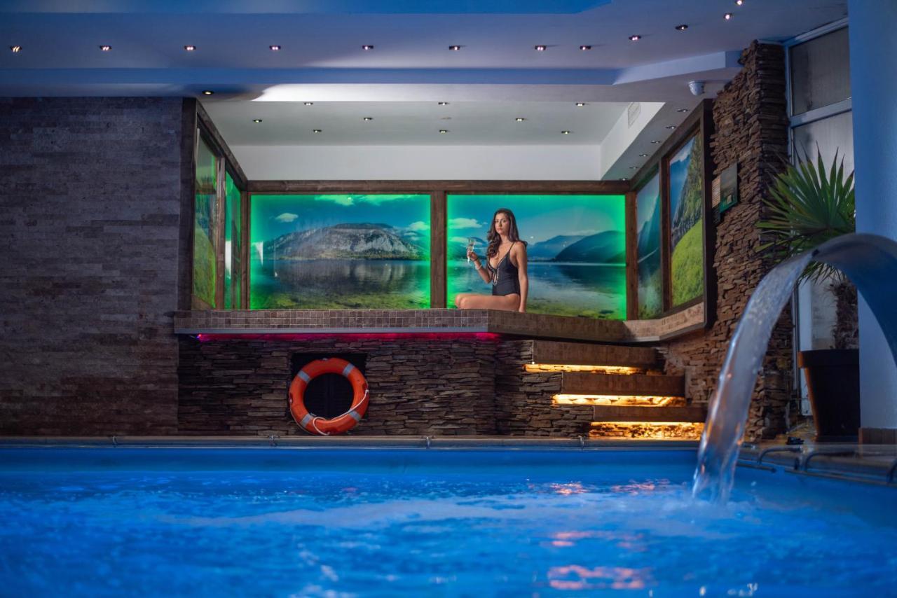 Hotel Carpathia Sinaia Bagian luar foto