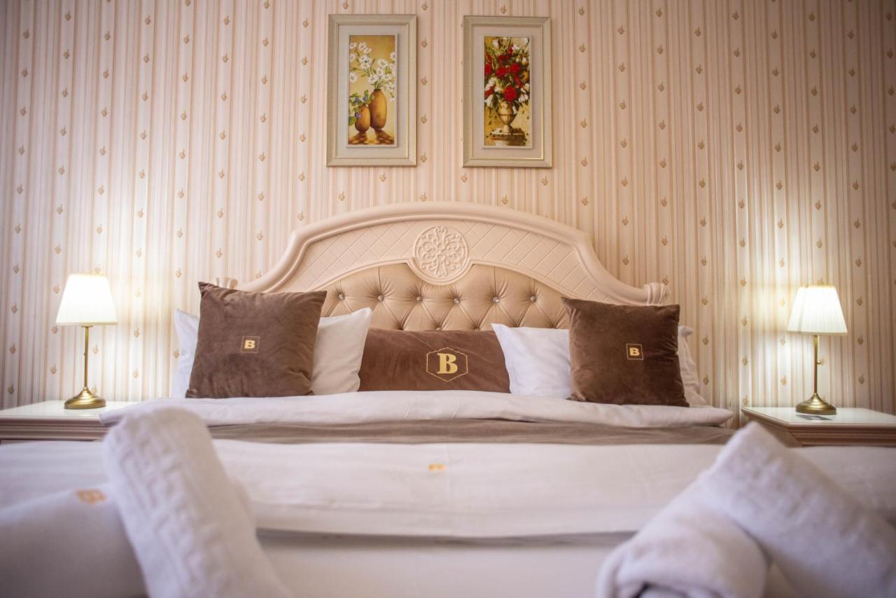 Hotel Carpathia Sinaia Bagian luar foto