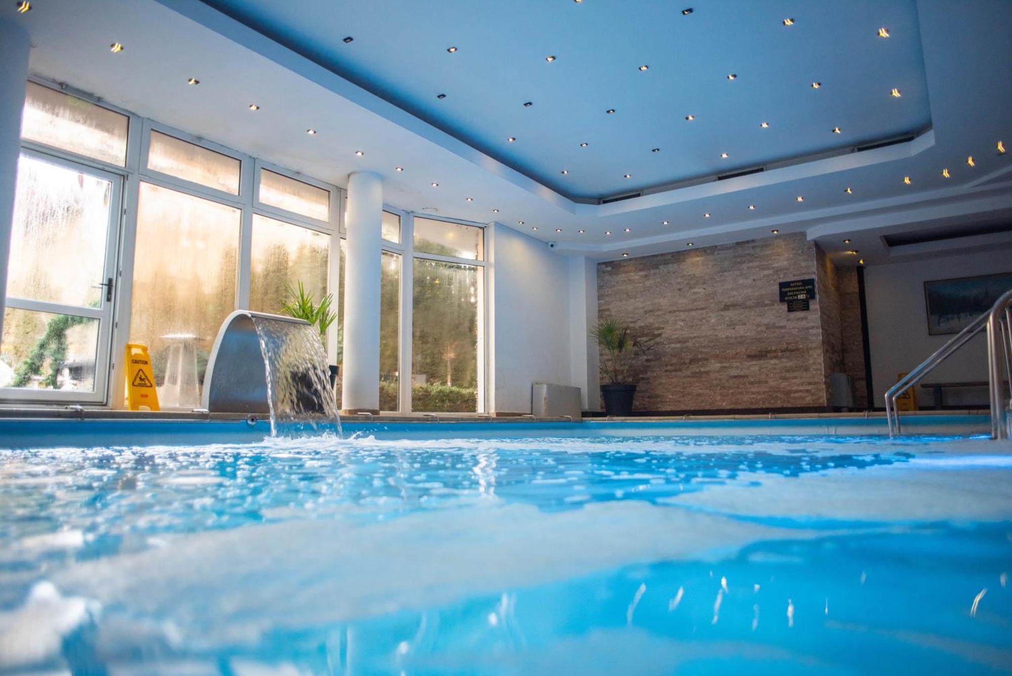 Hotel Carpathia Sinaia Bagian luar foto