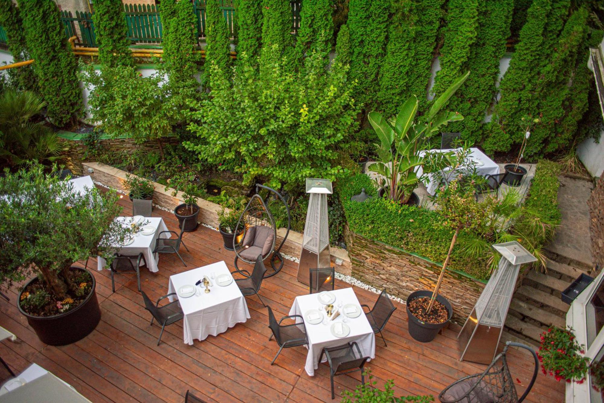Hotel Carpathia Sinaia Bagian luar foto